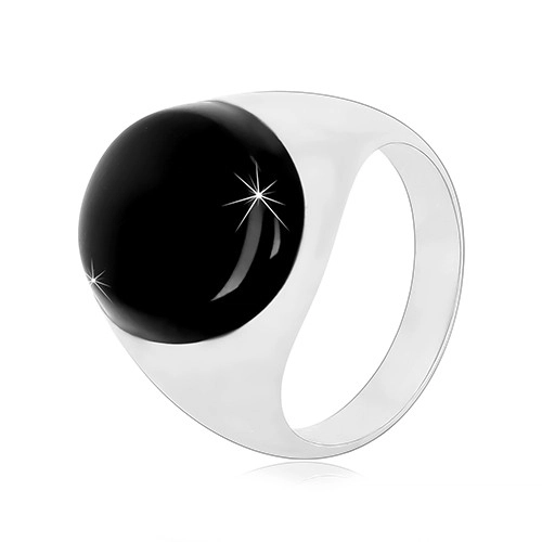 Stříbrný prsten 925 s černou oválnou glazurou a lesklými rameny - Velikost: 54