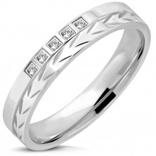 Prsten stříbrné barvy z oceli 316L - šípkový pás, pět zirkonů, 4 mm