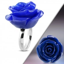 Ocelový prsten - lesklý kroužek a pryskyřicová růže v tmavě modrém odstínu