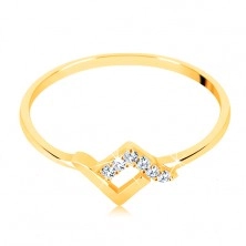 Blýskavý prsten ve žlutém 9K zlatě - lesklý a zirkonový zalomený proužek