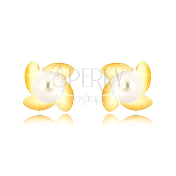 Zlaté 9K náušnice - zrcadlově lesklý kvítek se čtyřmi okvětními lístky, bílá perla