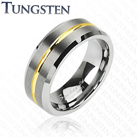 Wolframový prsten s pruhem ve zlaté barvě, 8 mm - Velikost: 62