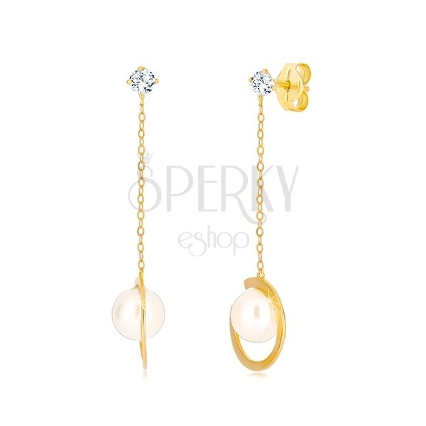 Náušnice v 9K žlutém zlatě - přerušený prstenec s perlou na řetízku, transparentní zirkon