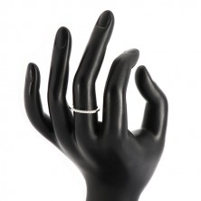 Prsten ze stříbra 925 - třpytivá linie transparentních zirkonů, úzká ramena