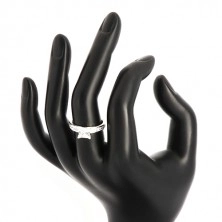 Stříbrný prsten 925 - zirkonový čtverec čiré barvy v kotlíku, třpytivá ramena
