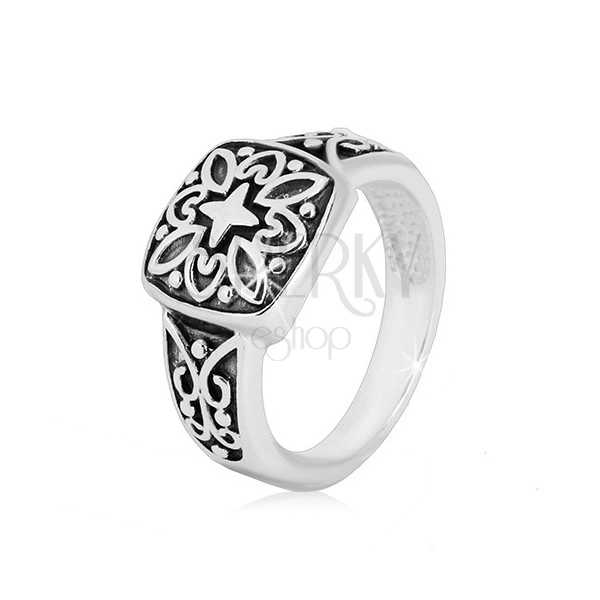 Stříbrný prsten 925 - ozdobný čtverec a vyřezávaná ramena s patinou