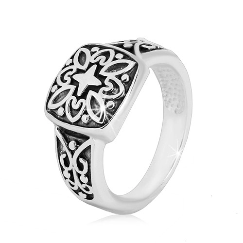 Stříbrný prsten 925 - ozdobný čtverec a vyřezávaná ramena s patinou - Velikost: 60