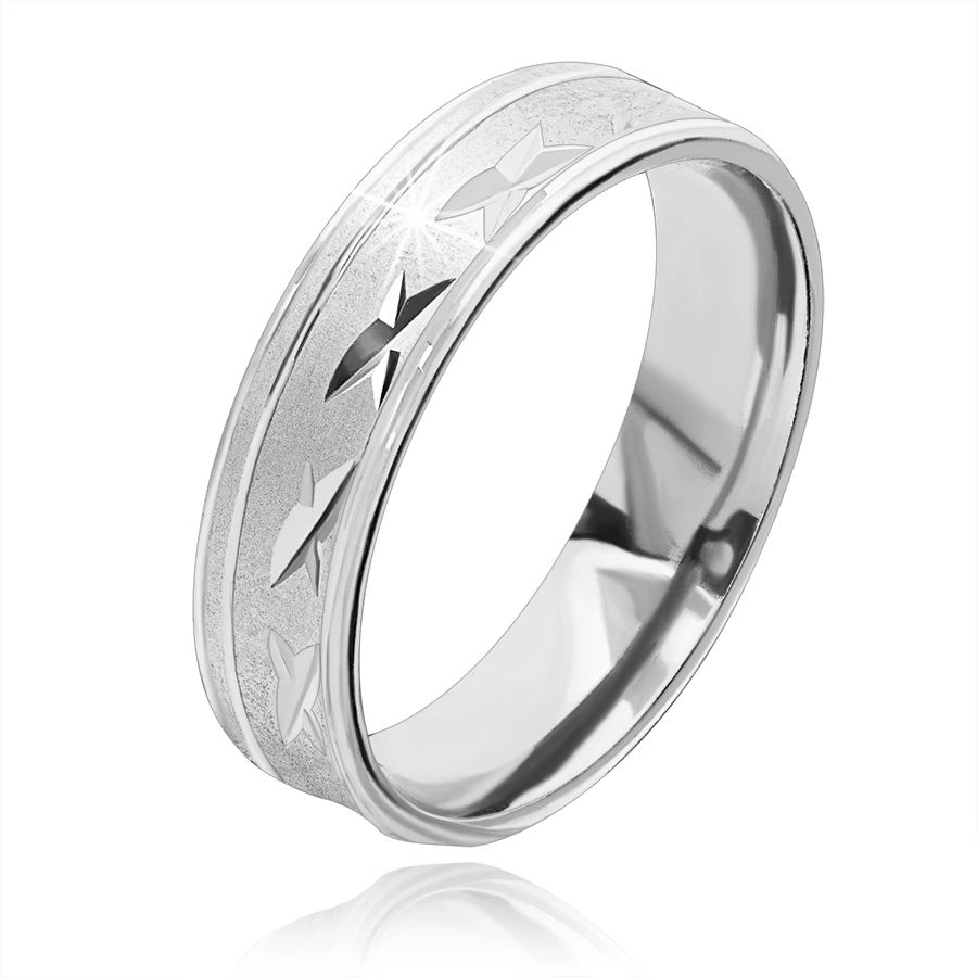 Stříbrný prsten 925 - matný povrch, zářezy ve tvaru křížků a lesklou linií - Velikost: 62