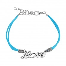 Světle modrý šňůrkový náramek, ozdobný nápis "Love" stříbrné barvy