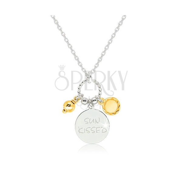 Lesklý stříbrný 925 náhrdelník - známka s nápisem "SUN KISSED", sluníčko a kulička ve zlaté barvě
