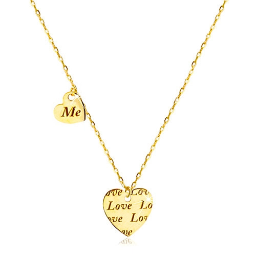 Levně Náhrdelník ze zlata 585 - dvě souměrná srdíčka s nápisem "Love" a "Me"