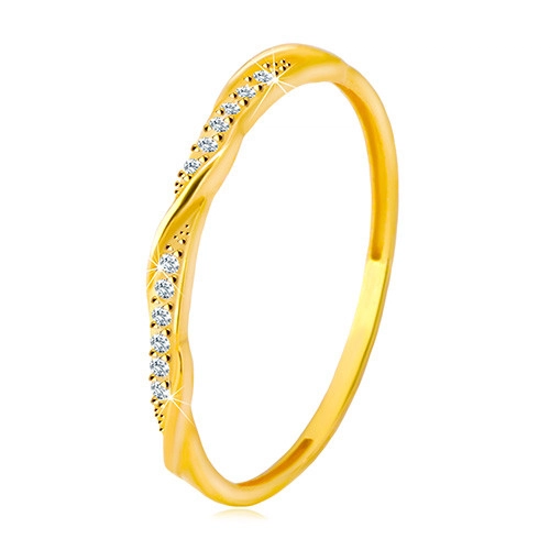 Prsten ze žlutého 14K zlata - čirá zirkonová kontura protkaná lesklou a hladkou linií - Velikost: 54
