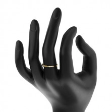 Zlatý 585 prsten - hladká zvlněná linie zdobená blýskavými zirkony v čirém odstínu