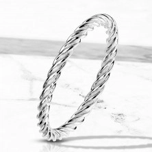 Ocelový prsten ve stříbrném odstínu - hustě pospojované a zatočené proužky, 2 mm