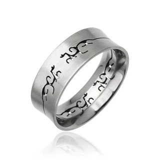 Ocelový prsten s vyřezaným TRIBAL ornamentem - Velikost: 65