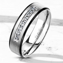 Ocelový prsten s matným povrchem - ozdobený třpytivými zirkony v zářezu, černé lemování, 6 mm