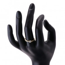 Zásnubní prsten ve žlutém 14K zlatě - broušený zirkon čiré barvy zasazený v prstenu