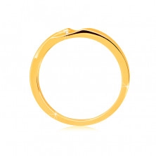 Zlatá obroučka v 14K zlatě - prsten s jemnými zářezy, malý zirkon