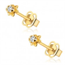 Diamantové náušnice ze 14K zlata - drobný květ s čirým briliantem, puzetky