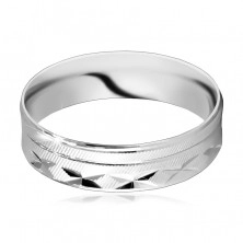 Prsten z 925 stříbra - povrch s diagonálním vroubkováním, zářezy ve tvaru X, tenké linie