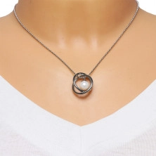 Náhrdelník z oceli ve stříbrné barvě - kuličkový řetízek, dva zkřížené kruhy, perleťová kulička