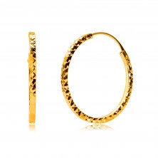 Kruhové náušnice ve žlutém 585 zlatě ozdobené diamantovým řezem, hranatá ramena, 18 mm