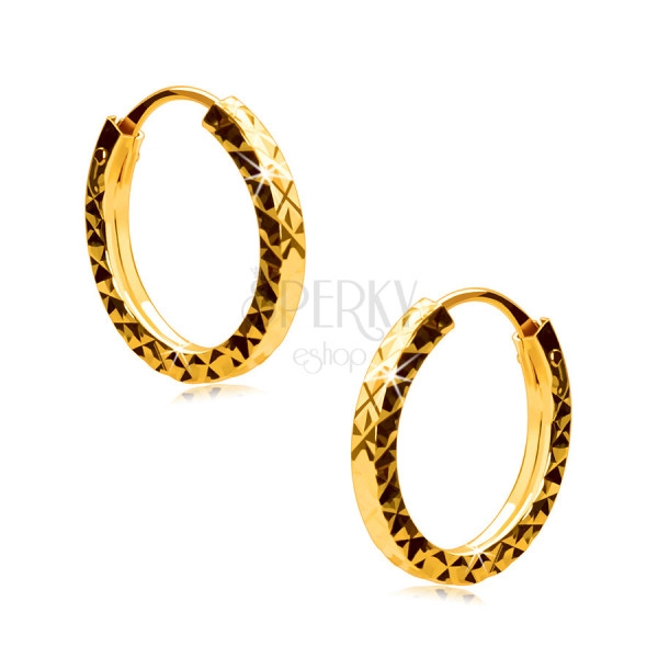 Náušnice ve žlutém 375 zlatě - kroužky ozdobené diamantovým řezem, hranatá ramena, 12 mm