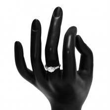 Zásnubní stříbrný prsten, oválný čirý zirkon, čiré drobné zirkony