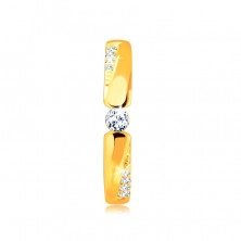 Prsten z 9K zlata - kulatý zirkon, ramena se zářezem zdobená zirkony