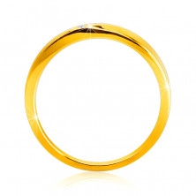 Prsten ze žlutého 375 zlata - jemně zkosená ramena, čirý zirkon