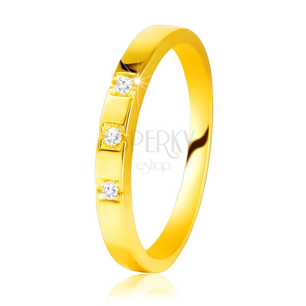 Prsten ze žlutého 585 zlata - lesklá ramena, tři třpytivé zirkony