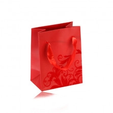 Malá papírová taštička na dárek, matný povrch v červeném odstínu, sametový ornament