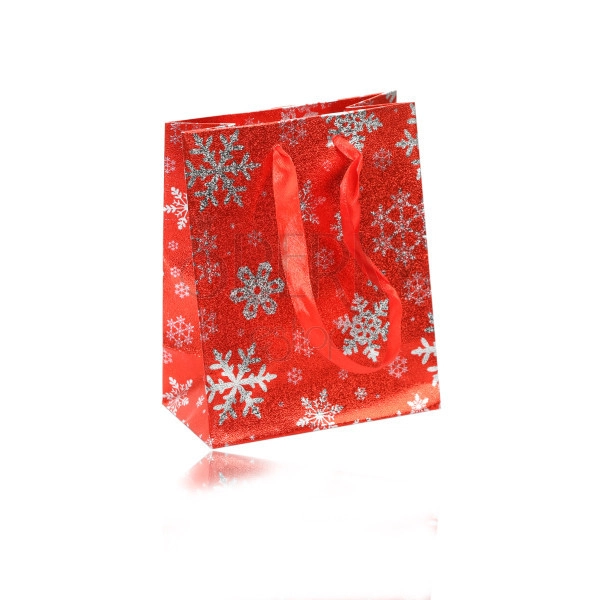 Taštička na dárek červené barvy - zimní motiv s vločkami ve stříbrném barevném provedení, stužky