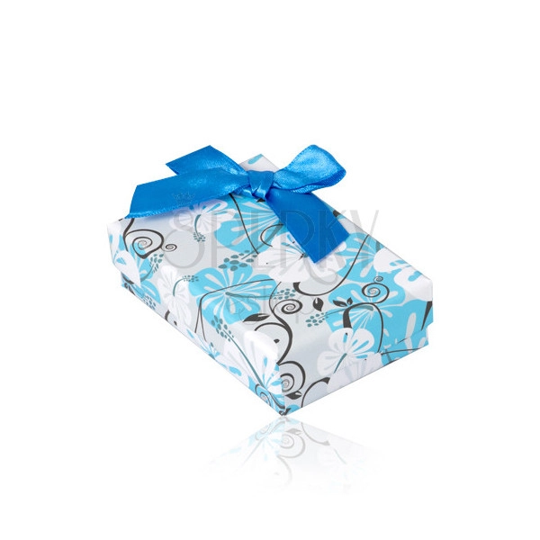 Darčeková krabička na set nebo náhrdelník, orientální květinový vzor v bílo-modré kombinaci barev, mašle