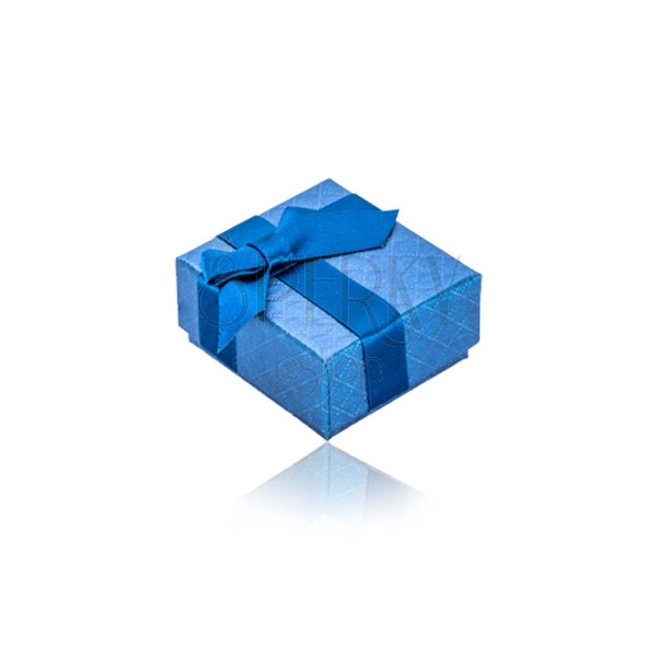 Perleťově modrá krabička na šperk - jemná čtverečková textura, saténová stuha s mašlí tmavomodré barvy
