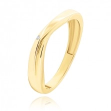 Prsten ze žlutého 9K zlata - zvlněná linie zdobená drobnými zirkony, dělená ramena