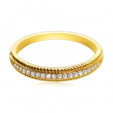 Zlatý 14K prsten - ozdobné vroubkované lemování ramen, čiré zirkony