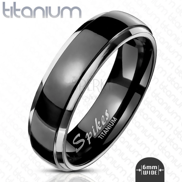 Prsten z titanu - hladká obroučka s vystupujícím černým středem a okraji ve stříbrné barvě, 6 mm
