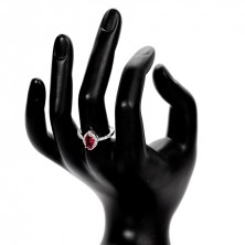 Prsten ze stříbra 925, červené zrno s čirým zirkonovým okrajem