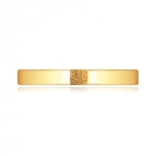 Zlatý prsten 585 - obdélník se strukturovaným povrchem, hladká ramena
