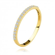 Prsten ze žlutého 14K zlata - jemně vystouplá linie čirých zirkonů, 1,7 mm