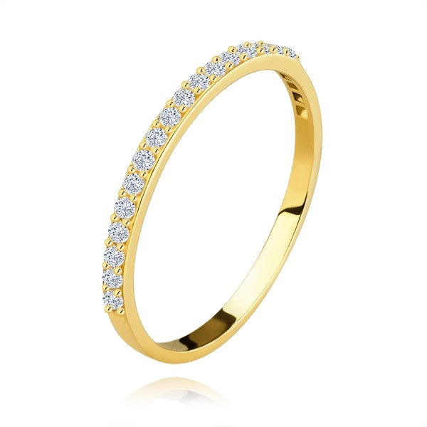Prsten ze žlutého 14K zlata - jemně vystouplá linie čirých zirkonů, 1,7 mm