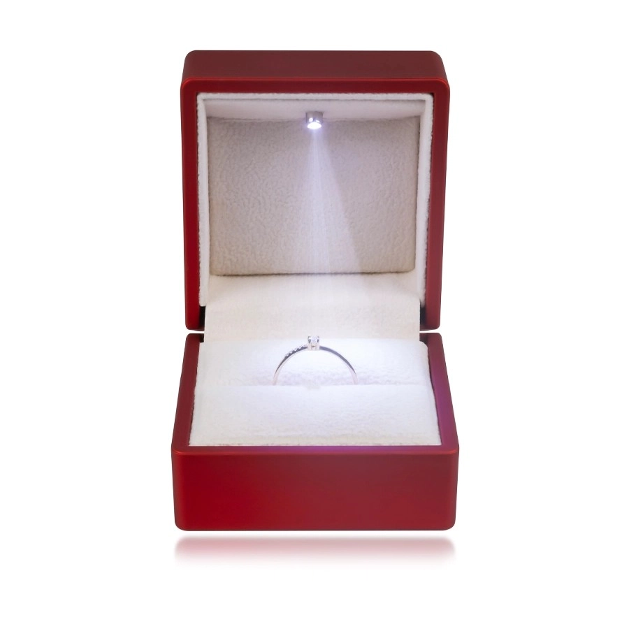 Levně Dárková krabička LED na prsteny - matná červená, čtvercová