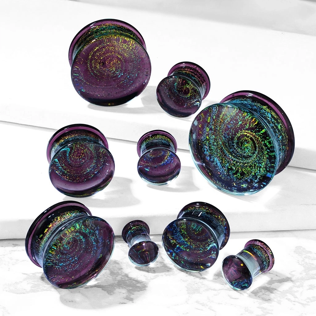 Skleněný špunt do uší - fialový, motiv galaxie, spirála s barevnými třpytkami - Tloušťka piercingu: 6 mm