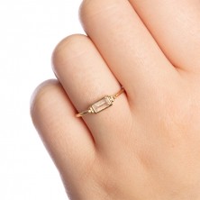 Prsten ze žlutého zlata 585 - obdélníkové zirkony, lesklé kuličky