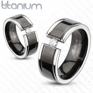 Prsten z titanu - černý pás, zirkon - Velikost: 51
