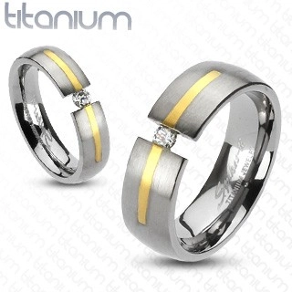 Titanový stříbrný prsten - zlatý proužek, zirkon - Velikost: 60