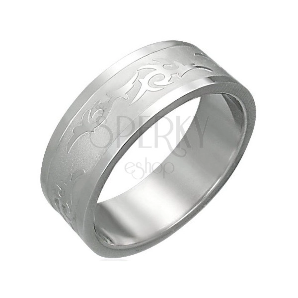 Prsten z oceli s kmenovým ornamentem