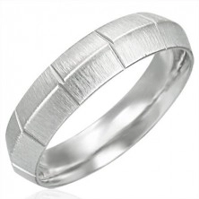 Dámský ocelový prsten, matný se svislými rýhami, vyvýšený střed