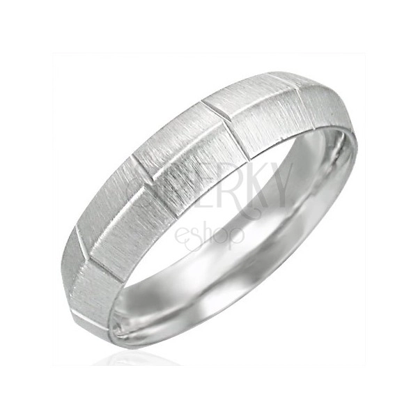 Dámský ocelový prsten, matný se svislými rýhami, vyvýšený střed